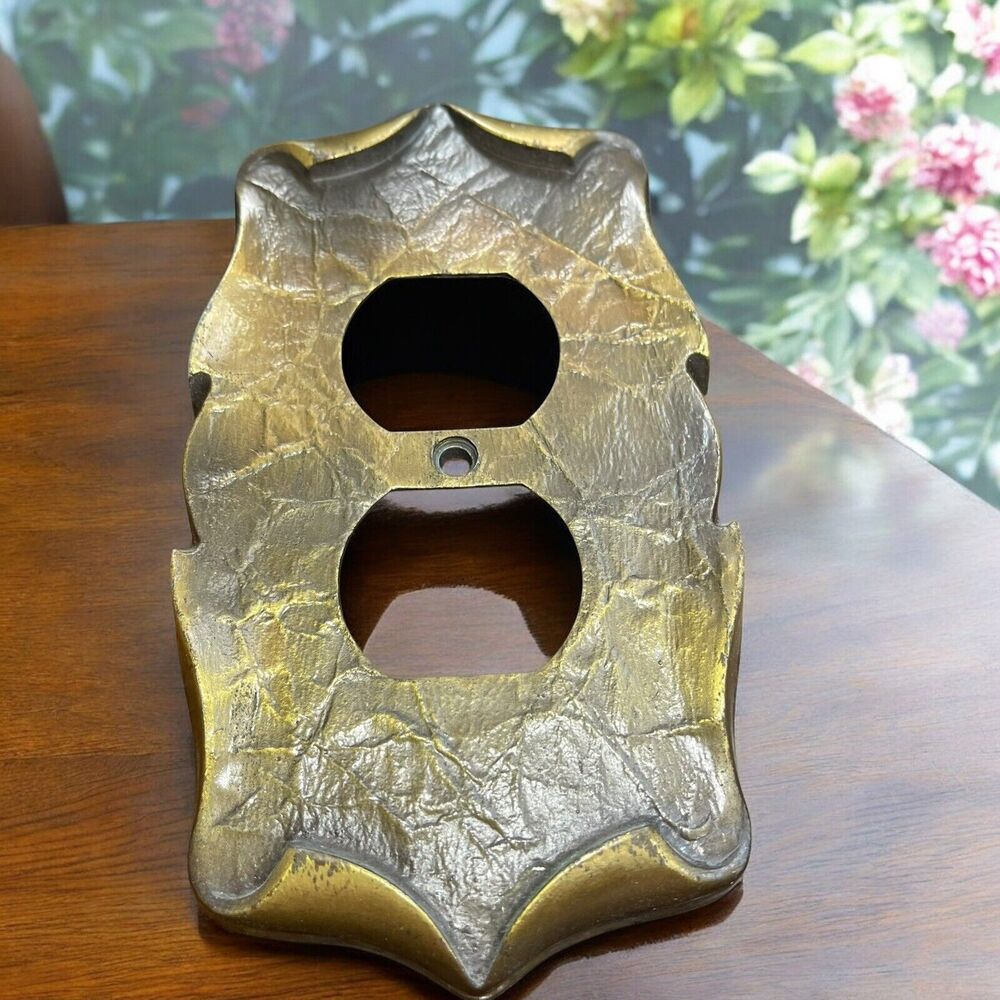 Vintage Brass Amerock Carriage House Outlet Plate Cover Duplex Receptacle 9082-1